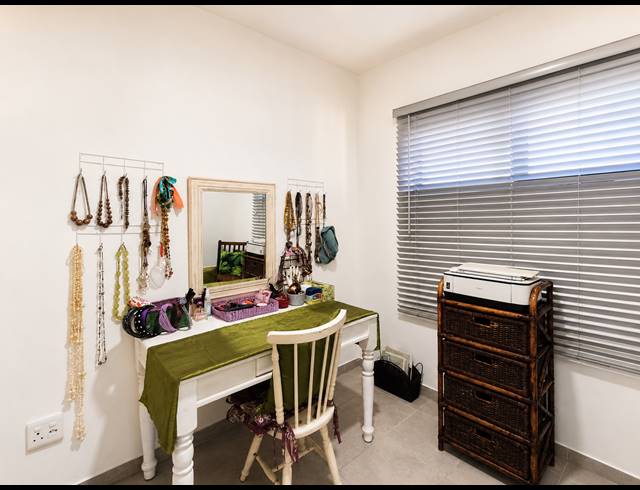 2 BEDROOM APARTMENT FOR SALE IN SHEFFIELD BEACH